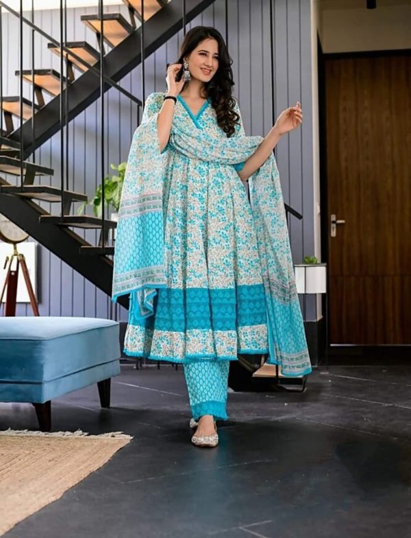 Premium 2 Piece Linen Gown Set with Artistic Prints